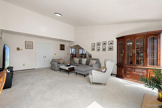 7361 Radcliff Drive, West Bloomfield, MI 48322
