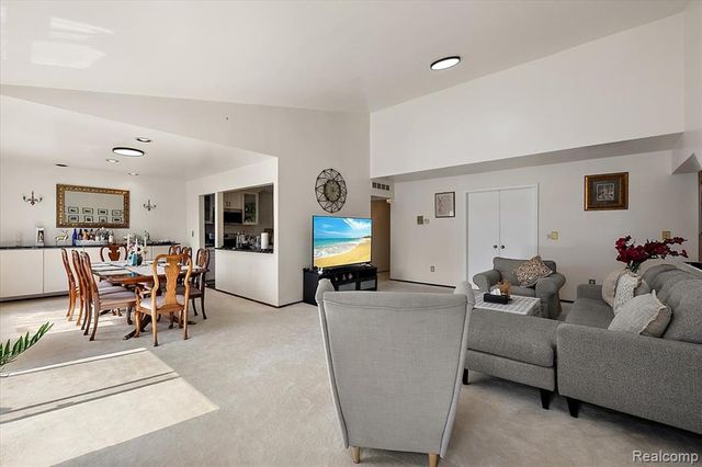 7361 Radcliff Drive, West Bloomfield, MI 48322