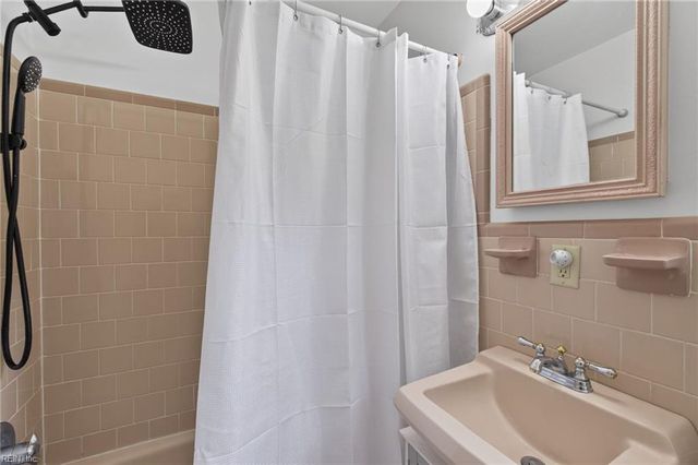 507 Windemere RD, Newport News, VA 23602