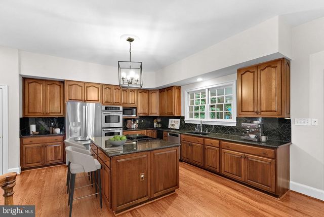 190 FALCON RIDGE RD, Great Falls, VA 22066