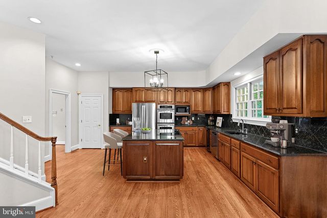 190 FALCON RIDGE RD, Great Falls, VA 22066