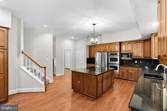 190 FALCON RIDGE RD, Great Falls, VA 22066