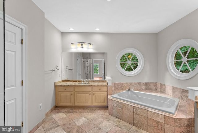 190 FALCON RIDGE RD, Great Falls, VA 22066