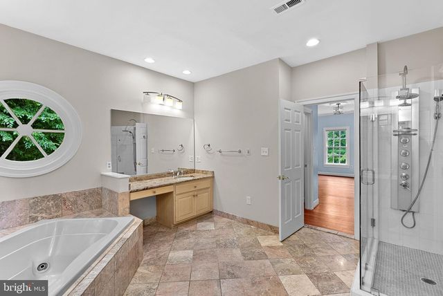190 FALCON RIDGE RD, Great Falls, VA 22066