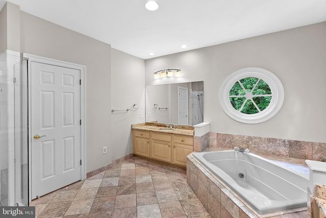 190 FALCON RIDGE RD, Great Falls, VA 22066