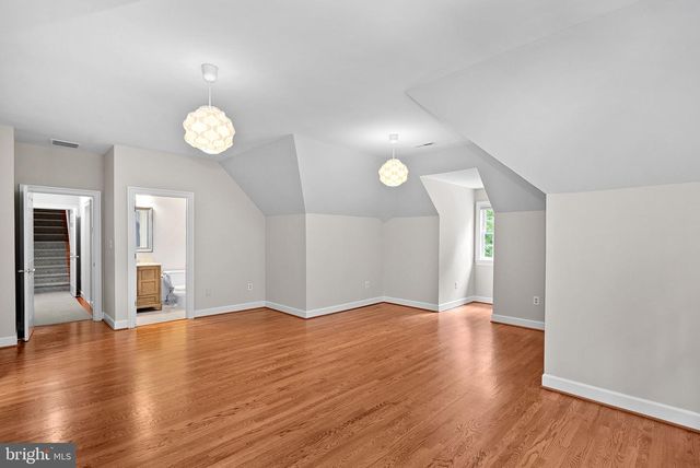 190 FALCON RIDGE RD, Great Falls, VA 22066