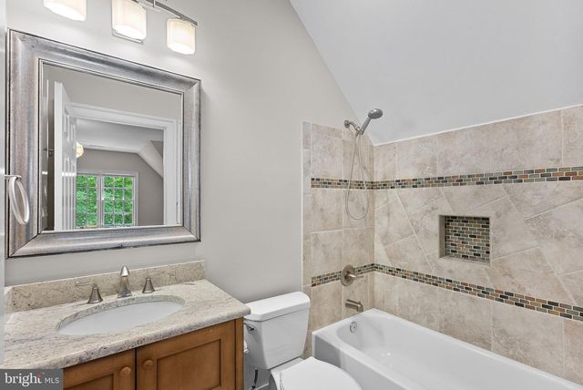 190 FALCON RIDGE RD, Great Falls, VA 22066