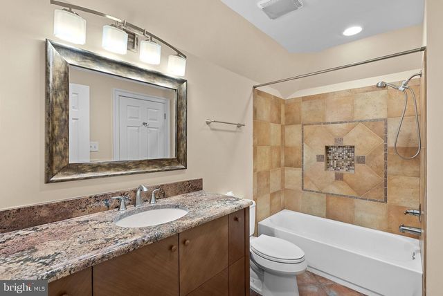 190 FALCON RIDGE RD, Great Falls, VA 22066
