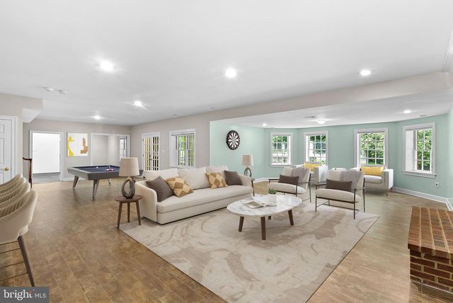 190 FALCON RIDGE RD, Great Falls, VA 22066