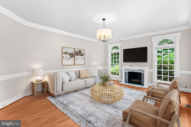 190 FALCON RIDGE RD, Great Falls, VA 22066