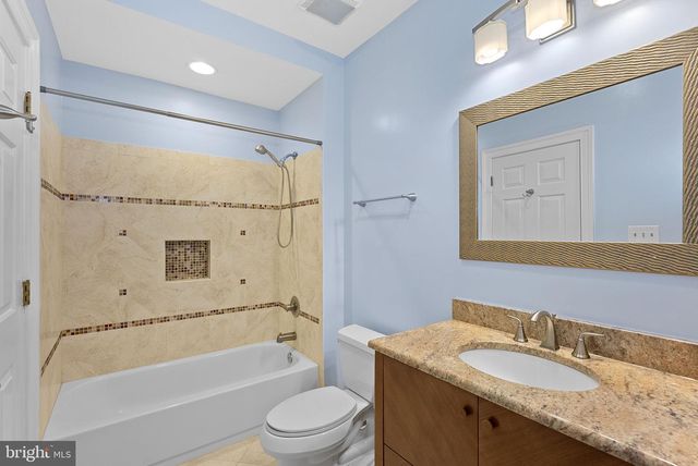 190 FALCON RIDGE RD, Great Falls, VA 22066