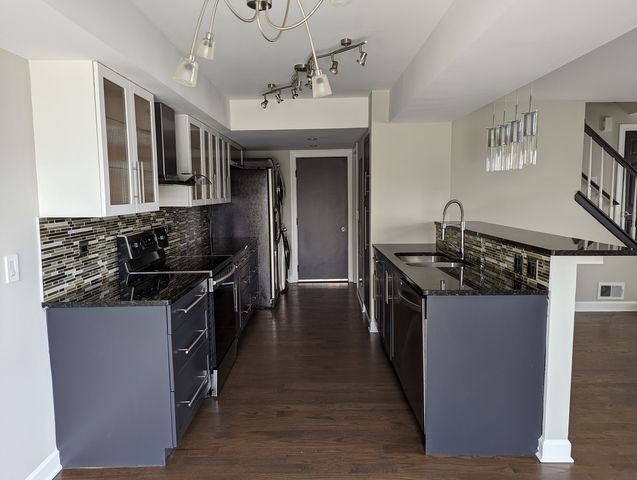 8122 160th Street, Tinley Park, IL 60477