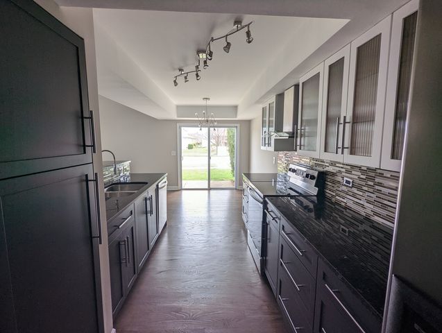 8122 160th Street, Tinley Park, IL 60477