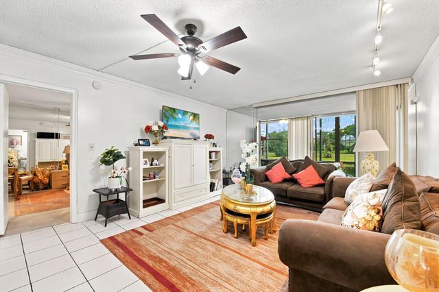 3601 INVERRARY Drive 107, Lauderhill, FL 33319
