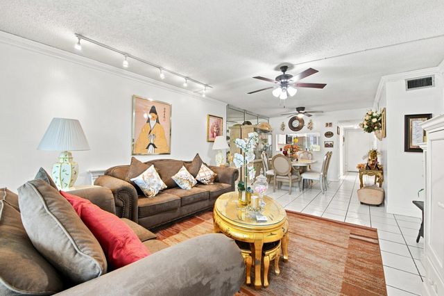 3601 INVERRARY Drive 107, Lauderhill, FL 33319
