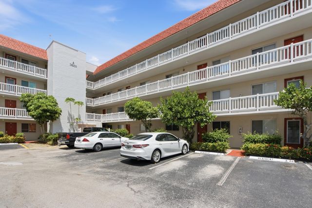3601 INVERRARY Drive 107, Lauderhill, FL 33319
