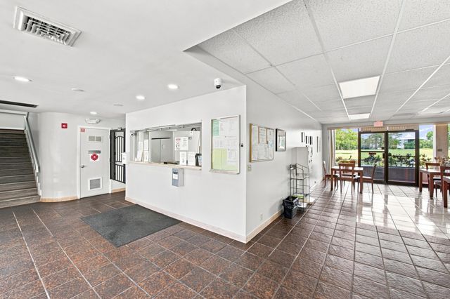 3601 INVERRARY Drive 107, Lauderhill, FL 33319