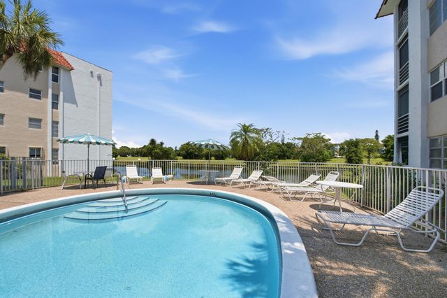 3601 INVERRARY Drive 107, Lauderhill, FL 33319