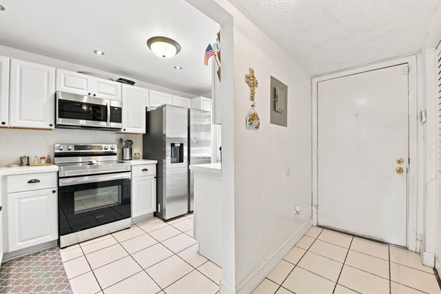 3601 INVERRARY Drive 107, Lauderhill, FL 33319