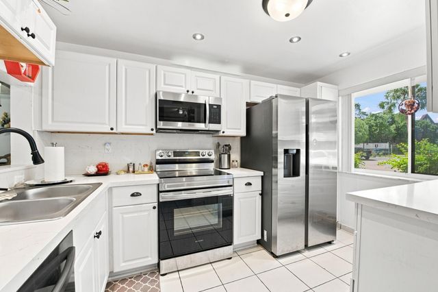 3601 INVERRARY Drive 107, Lauderhill, FL 33319