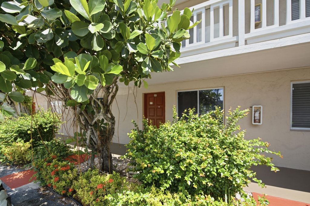 3601 INVERRARY Drive 107, Lauderhill, FL 33319