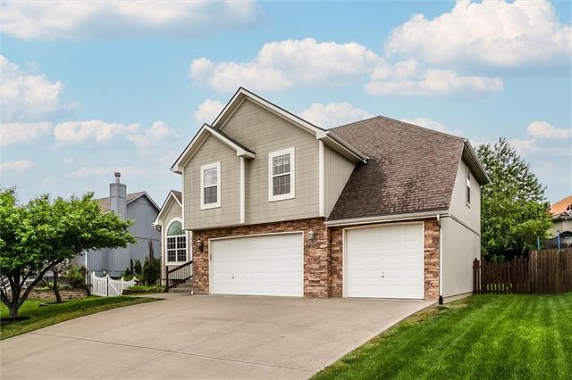 18109 Guinevere Court, Smithville, MO 64089