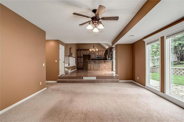 18109 Guinevere Court, Smithville, MO 64089
