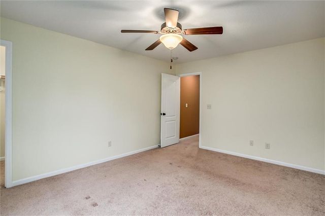18109 Guinevere Court, Smithville, MO 64089