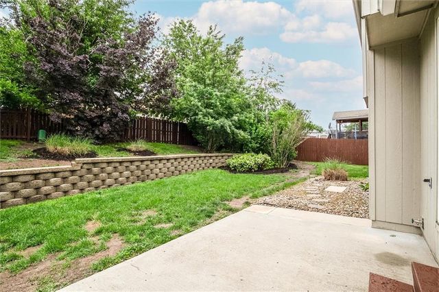 18109 Guinevere Court, Smithville, MO 64089
