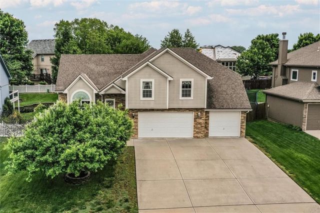 18109 Guinevere Court, Smithville, MO 64089