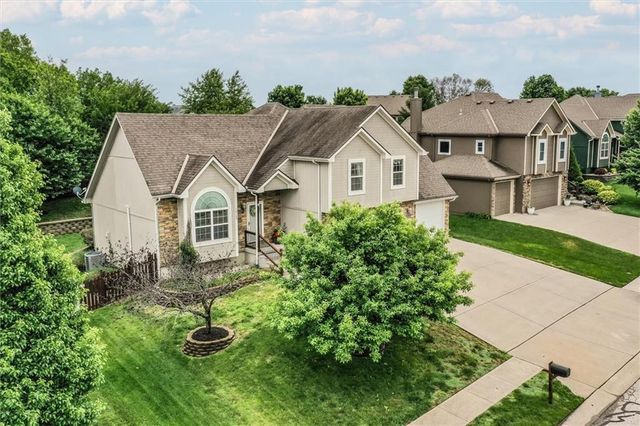18109 Guinevere Court, Smithville, MO 64089