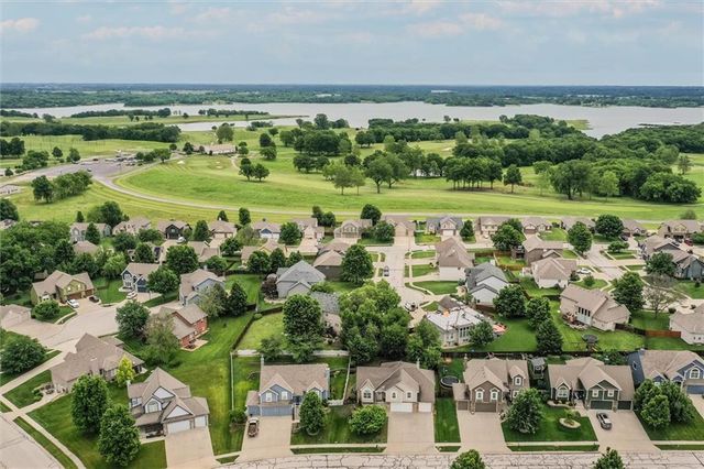 18109 Guinevere Court, Smithville, MO 64089