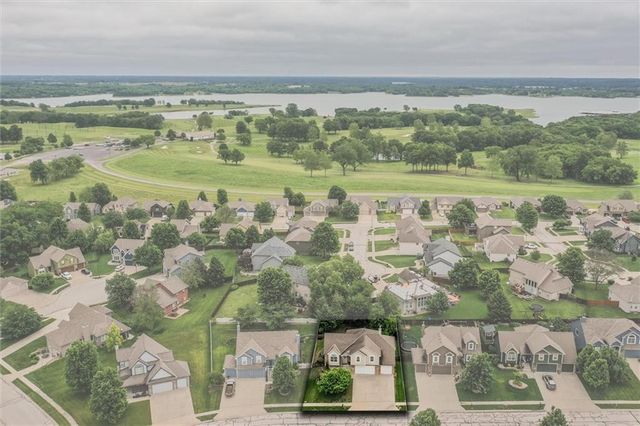 18109 Guinevere Court, Smithville, MO 64089