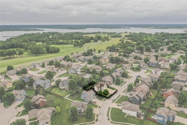 18109 Guinevere Court, Smithville, MO 64089