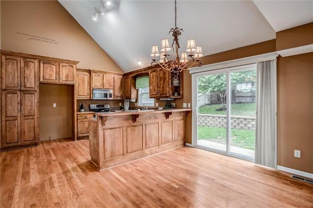 18109 Guinevere Court, Smithville, MO 64089
