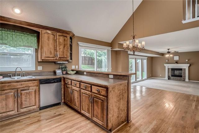 18109 Guinevere Court, Smithville, MO 64089