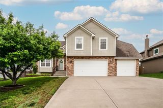 18109 Guinevere Court, Smithville, MO 64089