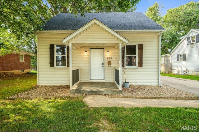 829 W Bottom Avenue, Columbia, IL 62236