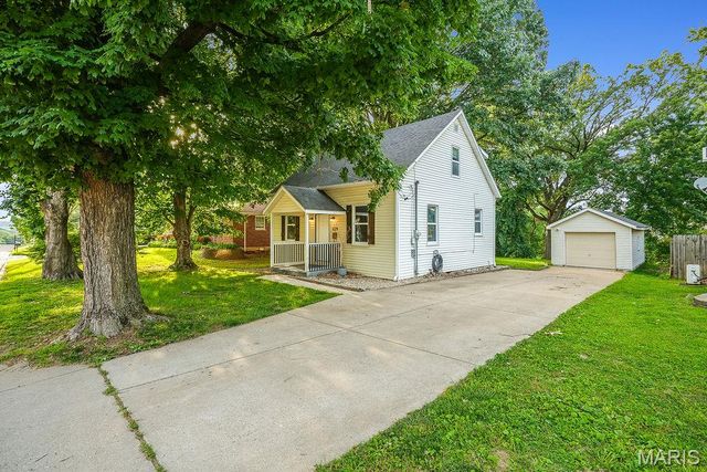 829 W Bottom Avenue, Columbia, IL 62236