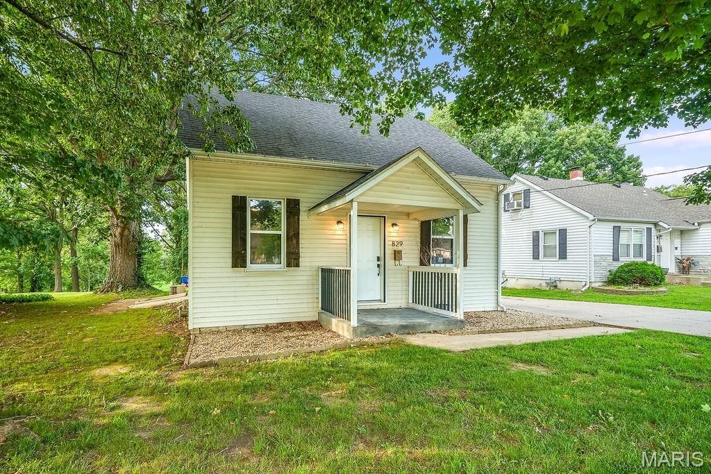 829 W Bottom Avenue, Columbia, IL 62236