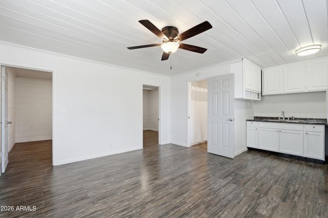 623 S Country Club Drive 11, Mesa, AZ 85210