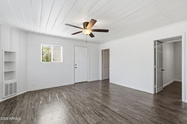 623 S Country Club Drive 11, Mesa, AZ 85210