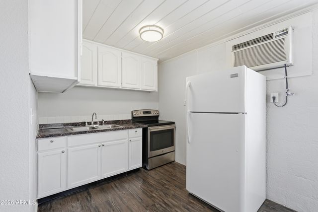 623 S Country Club Drive 11, Mesa, AZ 85210
