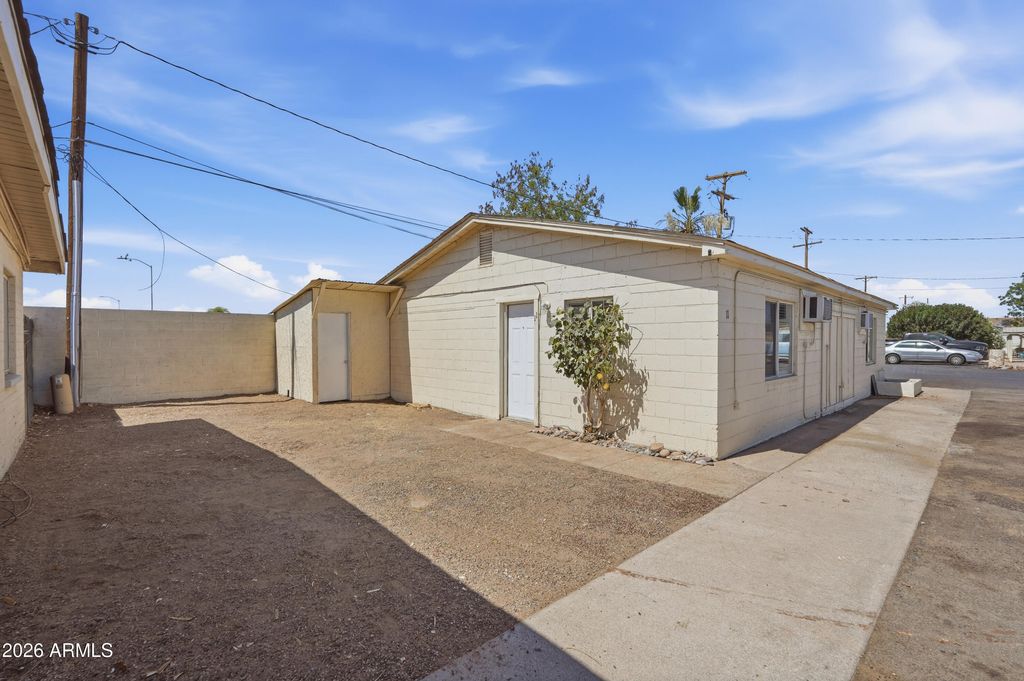 623 S Country Club Drive 11, Mesa, AZ 85210