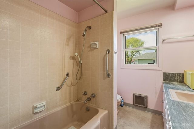 2014 Ocean Beach Highway, Longview, WA 98632