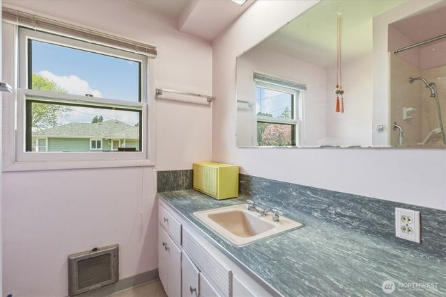 2014 Ocean Beach Highway, Longview, WA 98632