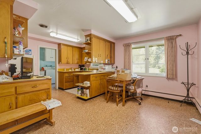 2014 Ocean Beach Highway, Longview, WA 98632