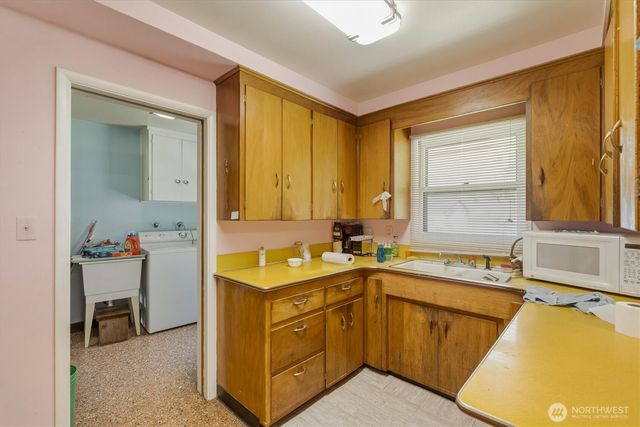 2014 Ocean Beach Highway, Longview, WA 98632