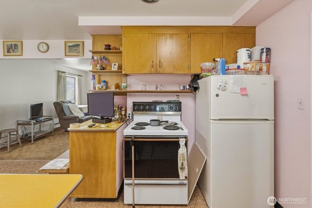 2014 Ocean Beach Highway, Longview, WA 98632