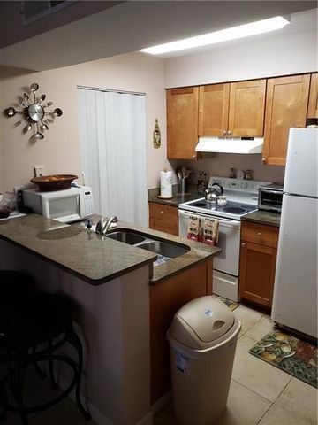 1225 SW 46th Avenue 203, Pompano Beach, FL 33069